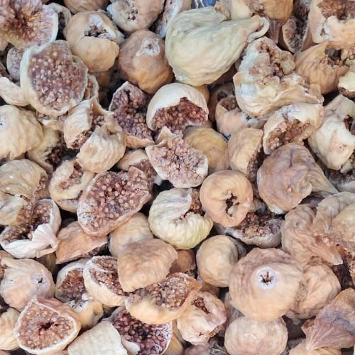 انجیر خشک گنجشک خورده